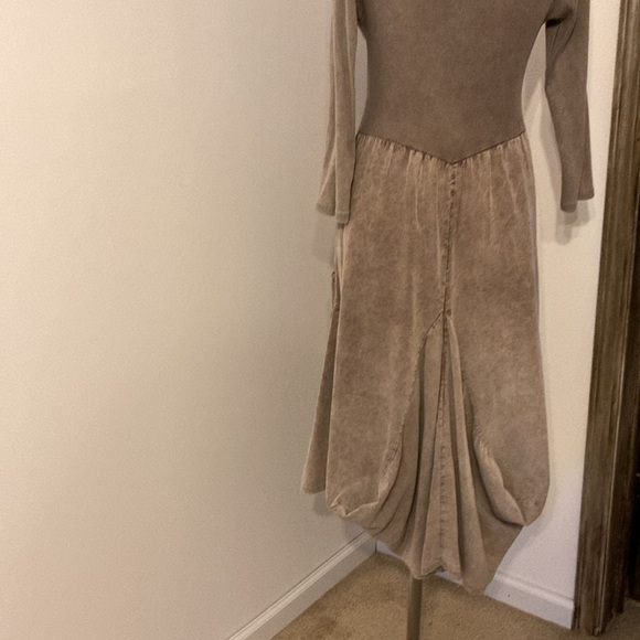 Dress - Picture 4 of 7